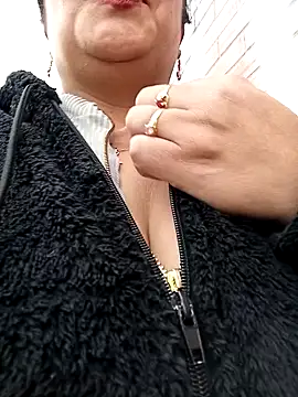 Snapshot of __valentina18 chatting on March 2025 04:42:02 PM   valentina18 online show from March 2025 04:42:02 PM