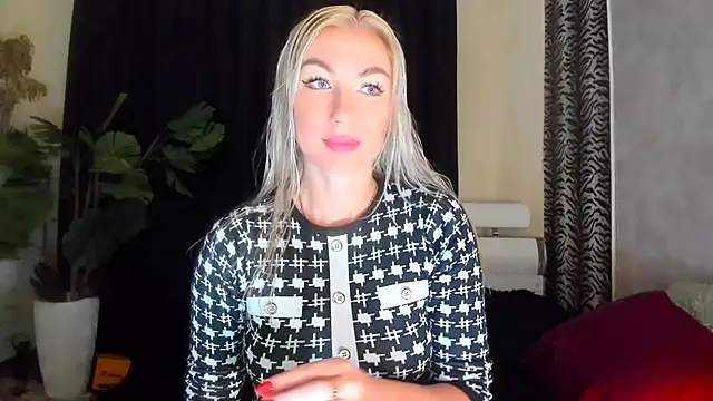 Snapshot of _SABOTAGE_ chatting on September 2025 01:49:01 AM SABOTAGE online show from September 2025 01:49:01 AM