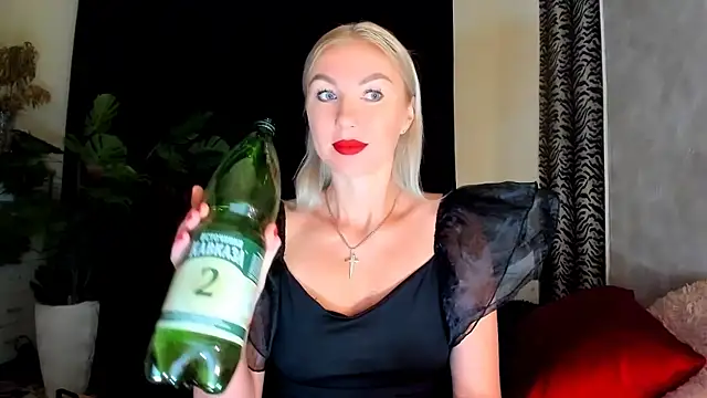 Snapshot of _SABOTAGE_ chatting on September 2025 01:49:01 AM SABOTAGE online show from September 2025 01:49:01 AM