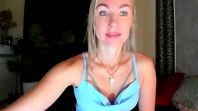 Snapshot of _SABOTAGE_ chatting on September 2025 01:40:02 AM SABOTAGE online show from September 2025 01:40:02 AM