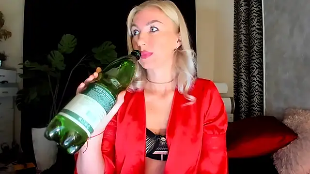 Snapshot of _SABOTAGE_ chatting on September 2025 01:07:02 AM SABOTAGE online show from September 2025 01:07:02 AM