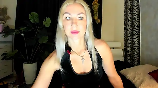 Snapshot of _SABOTAGE_ chatting on November 2025 12:55:01 AM SABOTAGE online show from November 2025 12:55:01 AM