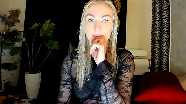 Snapshot of _SABOTAGE_ chatting on November 2025 01:20:02 AM SABOTAGE online show from November 2025 01:20:02 AM