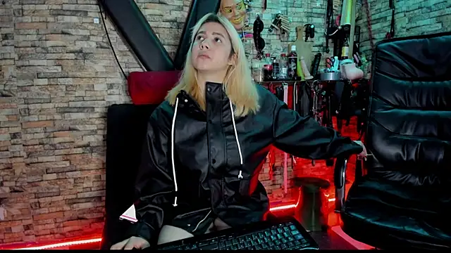 Liltildeman moon online show from November 2025 04:15:02 AM