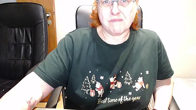 Snapshot of JoannaAndNeighbour chatting on December 2024 09:11:02 AM JoannaAndNeighbour online show from December 2024 09:11:02 AM