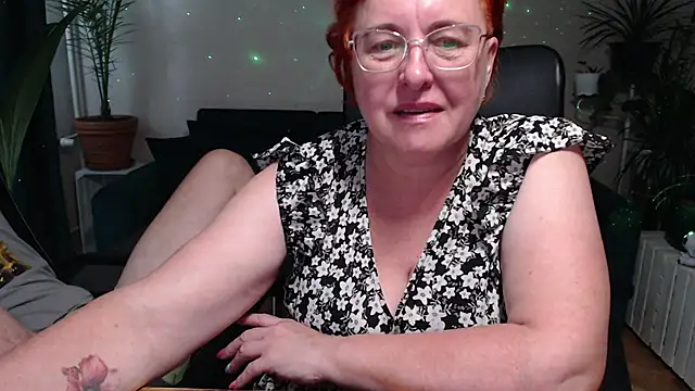 Snapshot of JoannaAndNeighbour chatting on September 2025 09:42:02 AM JoannaAndNeighbour online show from September 2025 09:42:02 AM