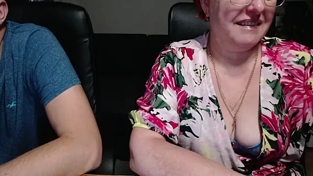 Snapshot of JoannaAndNeighbour chatting on October 2025 09:35:02 AM JoannaAndNeighbour online show from October 2025 09:35:02 AM