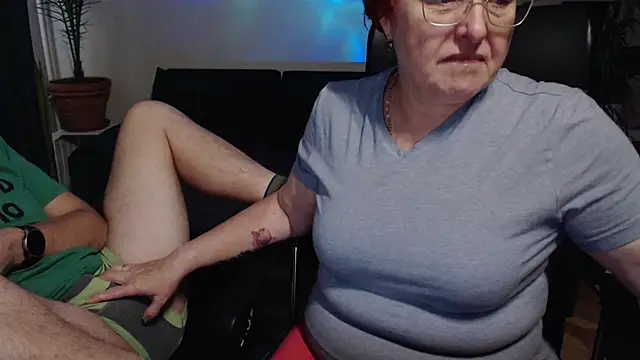 Snapshot of JoannaAndNeighbour chatting on October 2025 08:04:02 AM JoannaAndNeighbour online show from October 2025 08:04:02 AM