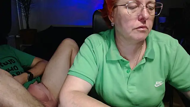 Snapshot of JoannaAndNeighbour chatting on November 2025 09:20:01 AM JoannaAndNeighbour online show from November 2025 09:20:01 AM