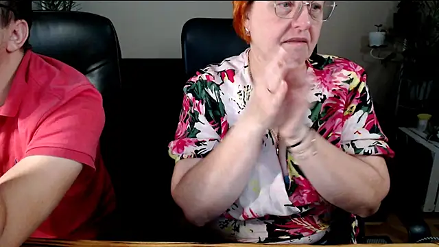 Snapshot of JoannaAndNeighbour chatting on November 2025 09:01:01 AM JoannaAndNeighbour online show from November 2025 09:01:01 AM