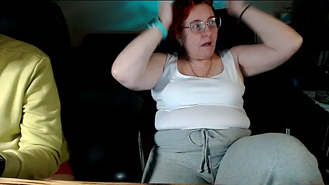 JoannaAndNeighbour online show from December 2025 04:05:01 PM