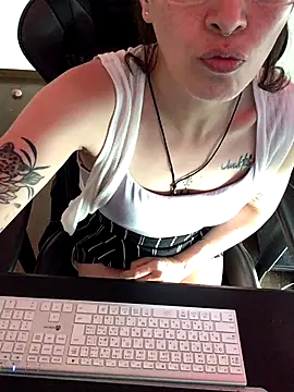 Snapshot of YumieCp chatting on October 2025 02:42:01 AM YumieCp online show from October 2025 02:42:01 AM