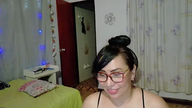 hottplay online show from December 2024 12:08:01 AM