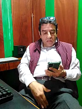 FernandoReuterG online show from December 2025 01:48:02 AM