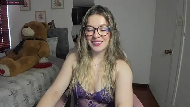 Snapshot of samysweet_8 chatting on April 2026 12:25:02 PM samysweet 8 online show from April 2026 12:25:02 PM