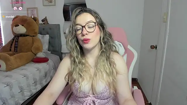 Snapshot of samysweet_8 chatting on June 2026 01:57:02 PM samysweet 8 online show from June 2026 01:57:02 PM