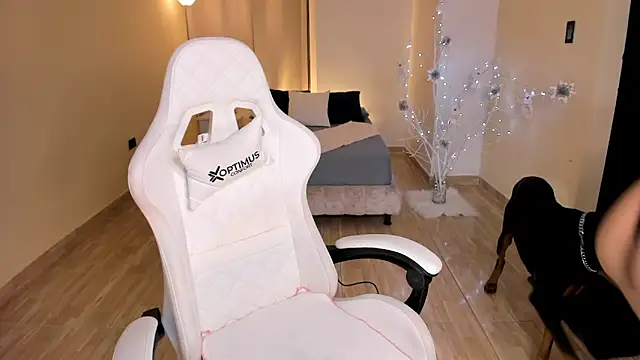 carleee winter online show from December 2024 12:52:01 AM