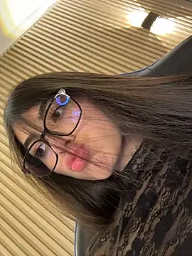 Sarasanders 4 online show from October 2025 12:44:02 AM