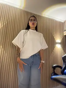 Sarasanders 4 online show from February 2026 04:43:01 AM