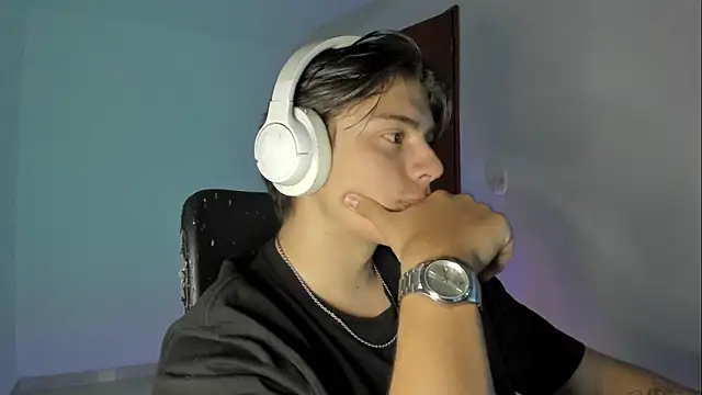 Snapshot of Giordano_Russo chatting on October 2025 11:16:01 PM Giordano Russo online show from October 2025 11:16:01 PM