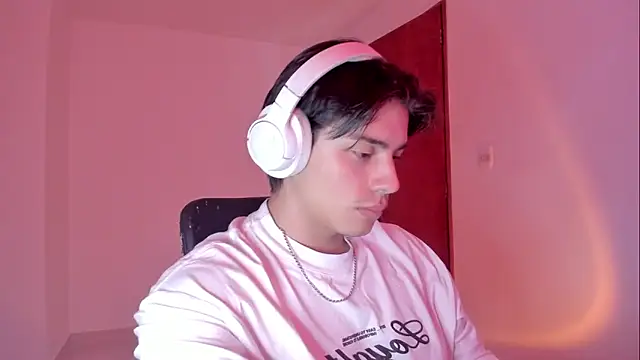 Snapshot of Giordano_Russo chatting on November 2025 08:41:02 PM Giordano Russo online show from November 2025 08:41:02 PM