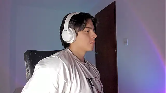 Snapshot of Giordano_Russo chatting on November 2025 10:41:02 PM Giordano Russo online show from November 2025 10:41:02 PM