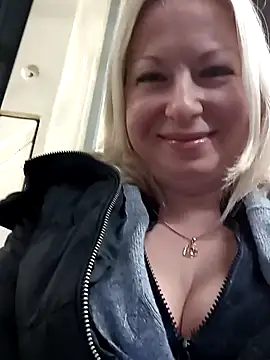 Snapshot of Arina_smiles chatting on December 2024 01:47:01 PM Arina smiles online show from December 2024 01:47:01 PM