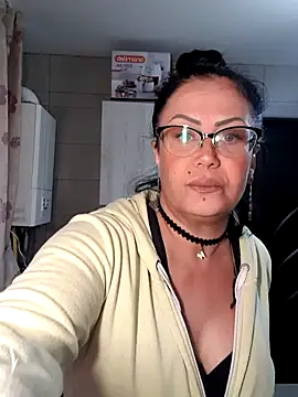 x  KHALEESI  x online show from October 2025 12:35:02 PM