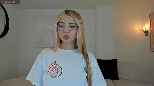 NiaHolland online show from February 2026 10:46:02 PM