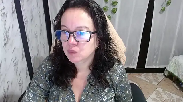 Sonialorens  online show from March 2025 12:29:01 PM