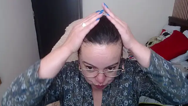 Sonialorens  online show from January 2026 02:33:02 PM