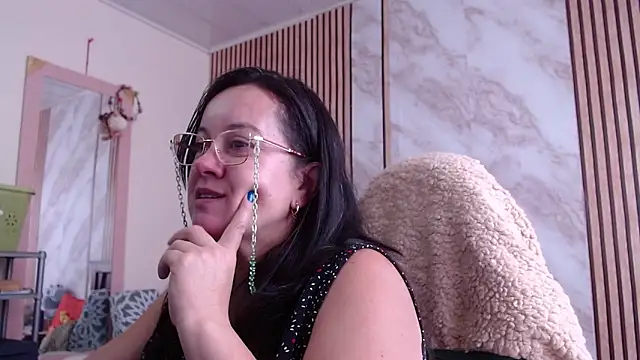 Sonialorens  online show from February 2026 05:36:01 PM
