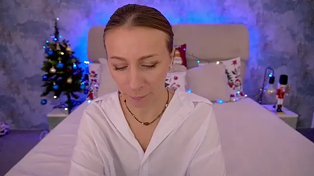 MirandaHobbs online show from December 2025 08:30:01 AM