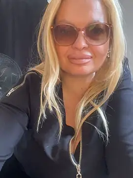 Snapshot of Lisavontease chatting on July 2026 12:12:01 PM Lisavontease online show from July 2026 12:12:01 PM