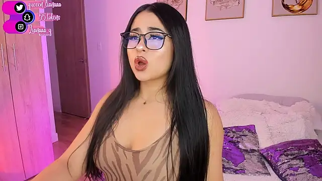 Snapshot of Queen_liana chatting on January 2025 08:24:01 AM Queen liana online show from January 2025 08:24:01 AM