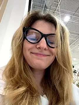 MaryHiggins online show from November 2025 01:34:02 PM