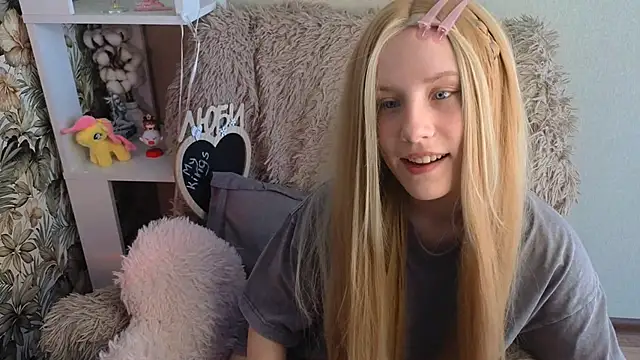 Snapshot of sarakaell chatting on June 2026 01:33:01 AM sarakaell online show from June 2026 01:33:01 AM