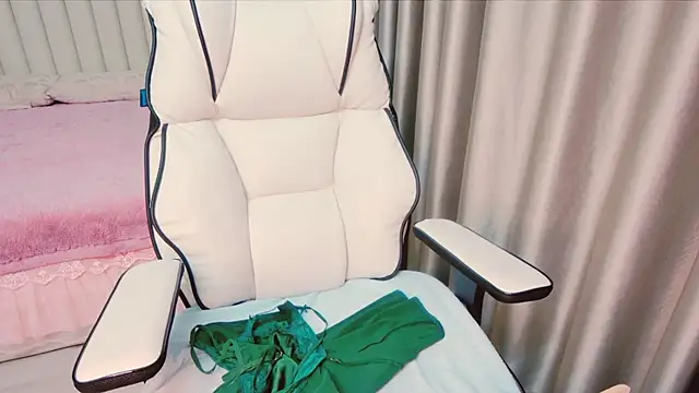 Snapshot of Girl__Funny chatting on December 2024 05:01:02 PM Girl  Funny online show from December 2024 05:01:02 PM