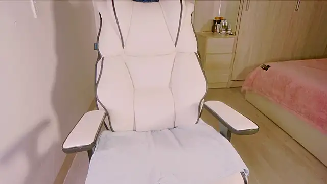 Snapshot of Girl__Funny chatting on February 2025 01:25:01 PM Girl  Funny online show from February 2025 01:25:01 PM