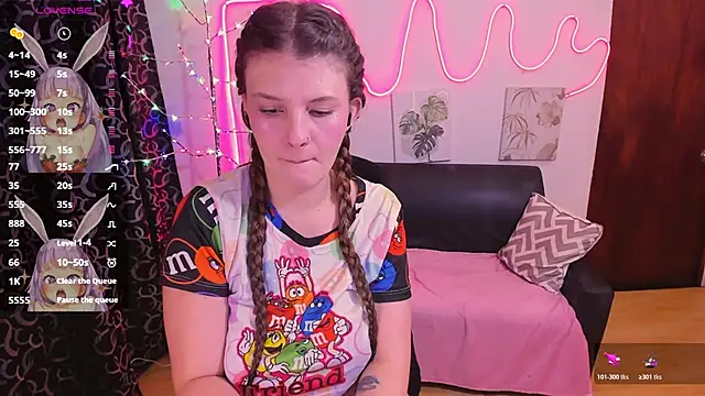 MillySandlerr online show from December 2025 01:51:01 PM