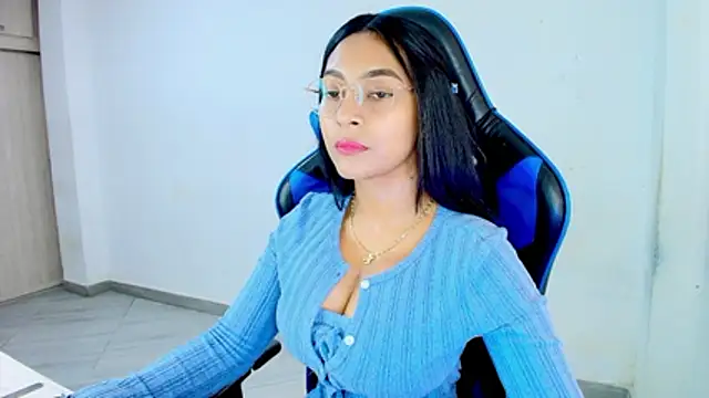 sophiax-x online show from March 2026 03:53:01 PM