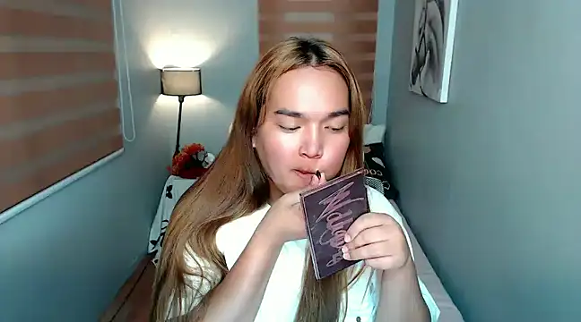 Snapshot of MoaningKylie chatting on January 2025 03:49:02 AM MoaningKylie online show from January 2025 03:49:02 AM