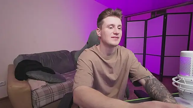 Snapshot of zverev_dima chatting on November 2025 10:43:02 PM zverev dima online show from November 2025 10:43:02 PM