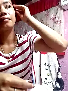 Snapshot of Cutie_body11 chatting on May 2026 10:45:01 AM Cutie body11 online show from May 2026 10:45:01 AM