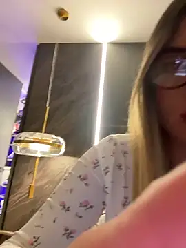 Snapshot of AnaCarrera chatting on September 2025 12:02:02 AM AnaCarrera online show from September 2025 12:02:02 AM