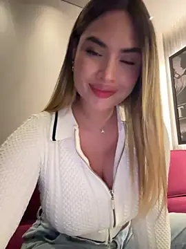 Snapshot of AnaCarrera chatting on October 2025 10:30:01 PM AnaCarrera online show from October 2025 10:30:01 PM
