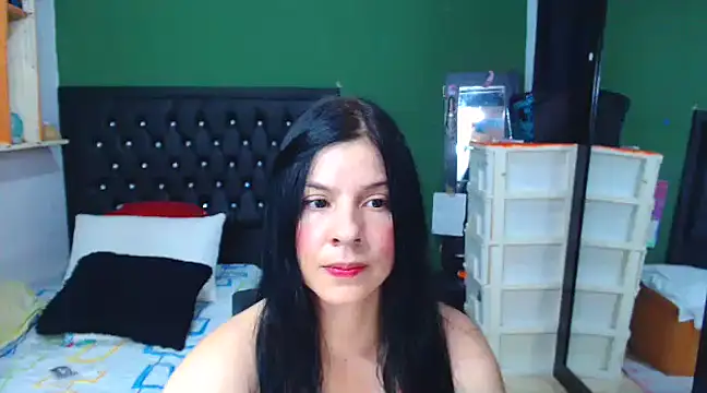 Snapshot of Estefani_32 chatting on December 2024 08:23:02 PM Estefani 32 online show from December 2024 08:23:02 PM