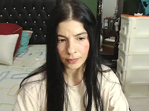 Snapshot of Estefani_32 chatting on January 2025 09:47:02 PM Estefani 32 online show from January 2025 09:47:02 PM