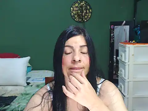 Snapshot of Estefani_32 chatting on January 2025 07:53:01 PM Estefani 32 online show from January 2025 07:53:01 PM
