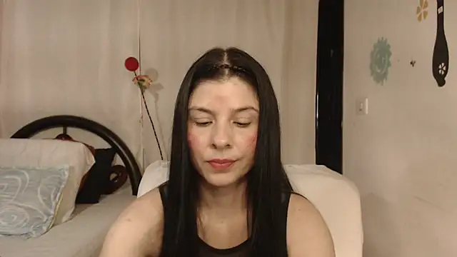 Snapshot of Estefani_32 chatting on September 2025 04:44:02 PM Estefani 32 online show from September 2025 04:44:02 PM